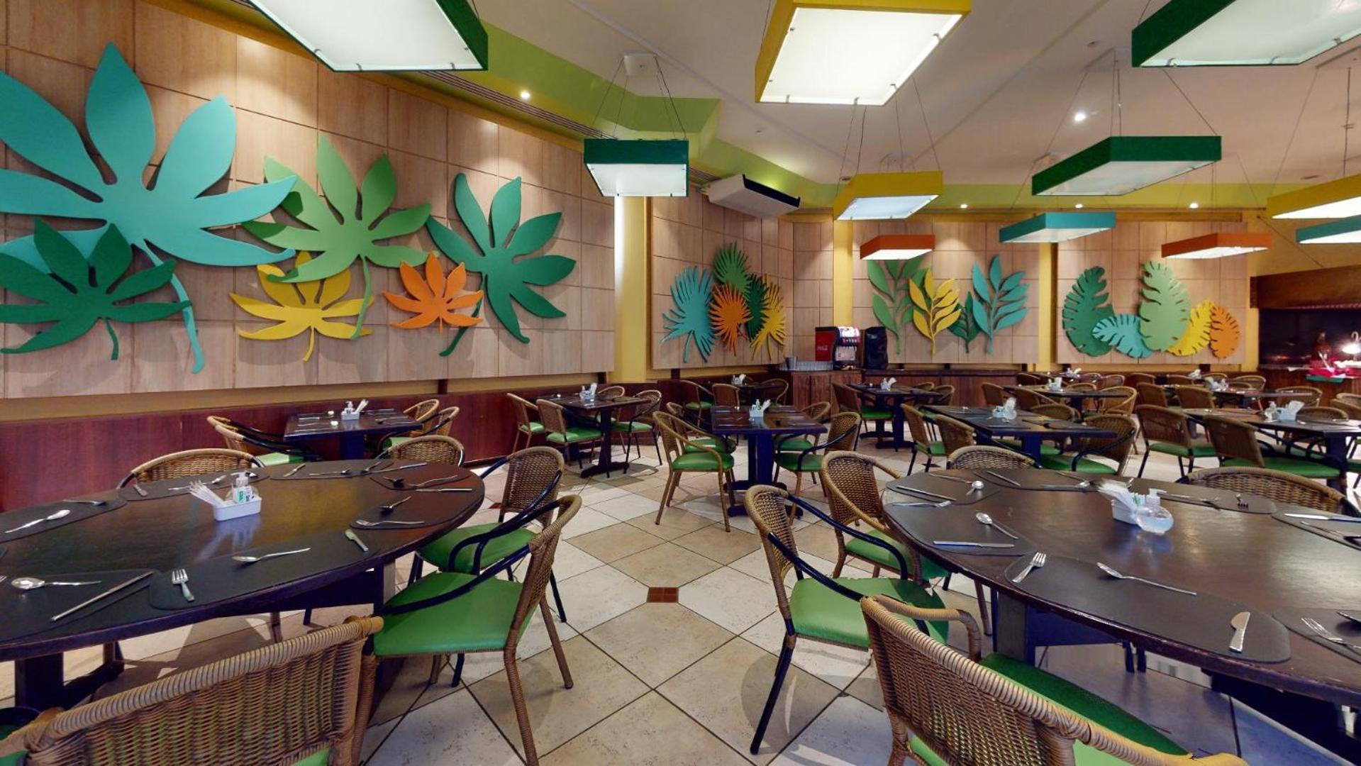 Blue Tree Thermas De Lins Resort Exteriör bild Interior of a typical Sizzler restaurant