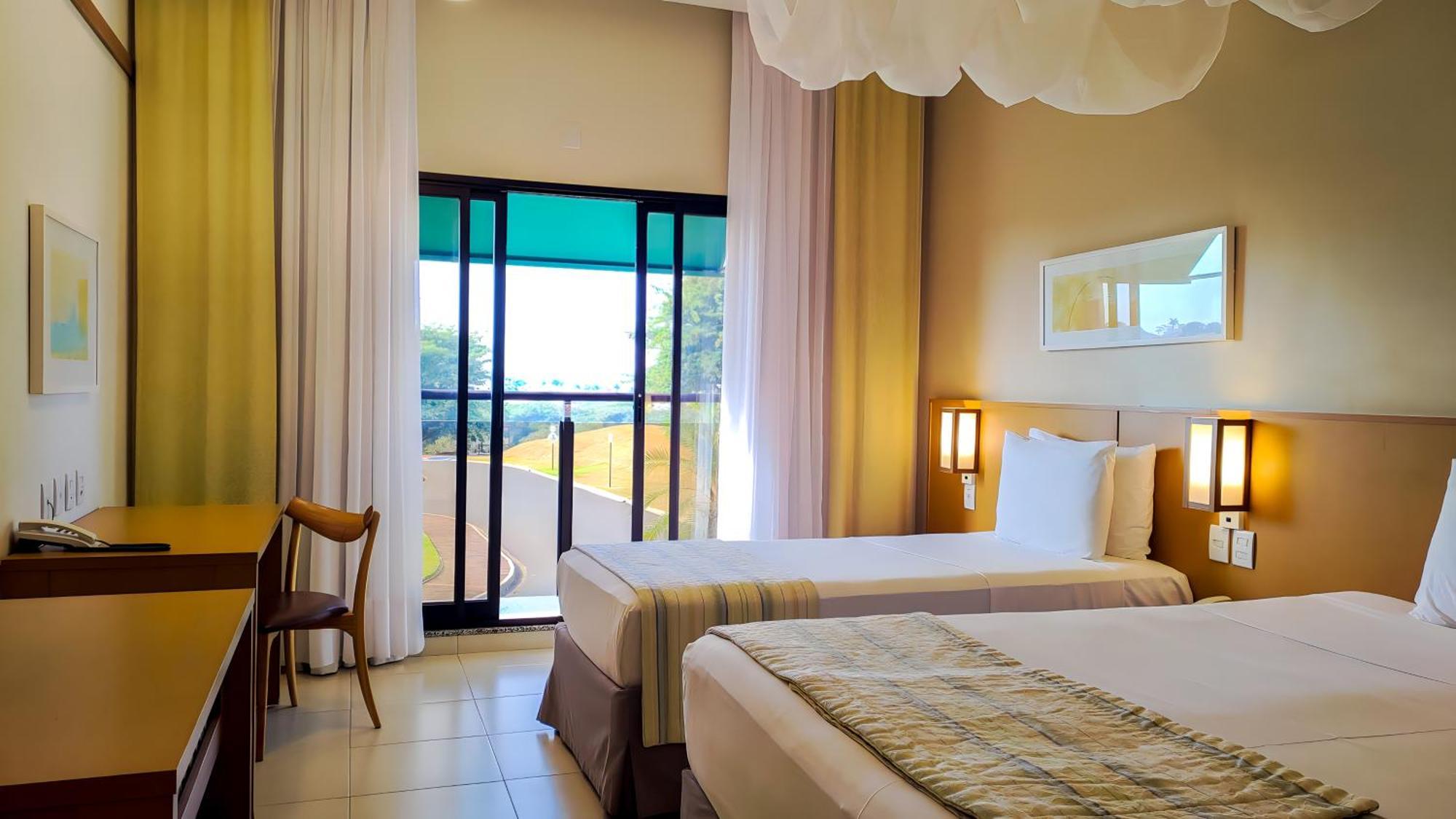 Blue Tree Thermas De Lins Resort Exteriör bild A room at the hotel