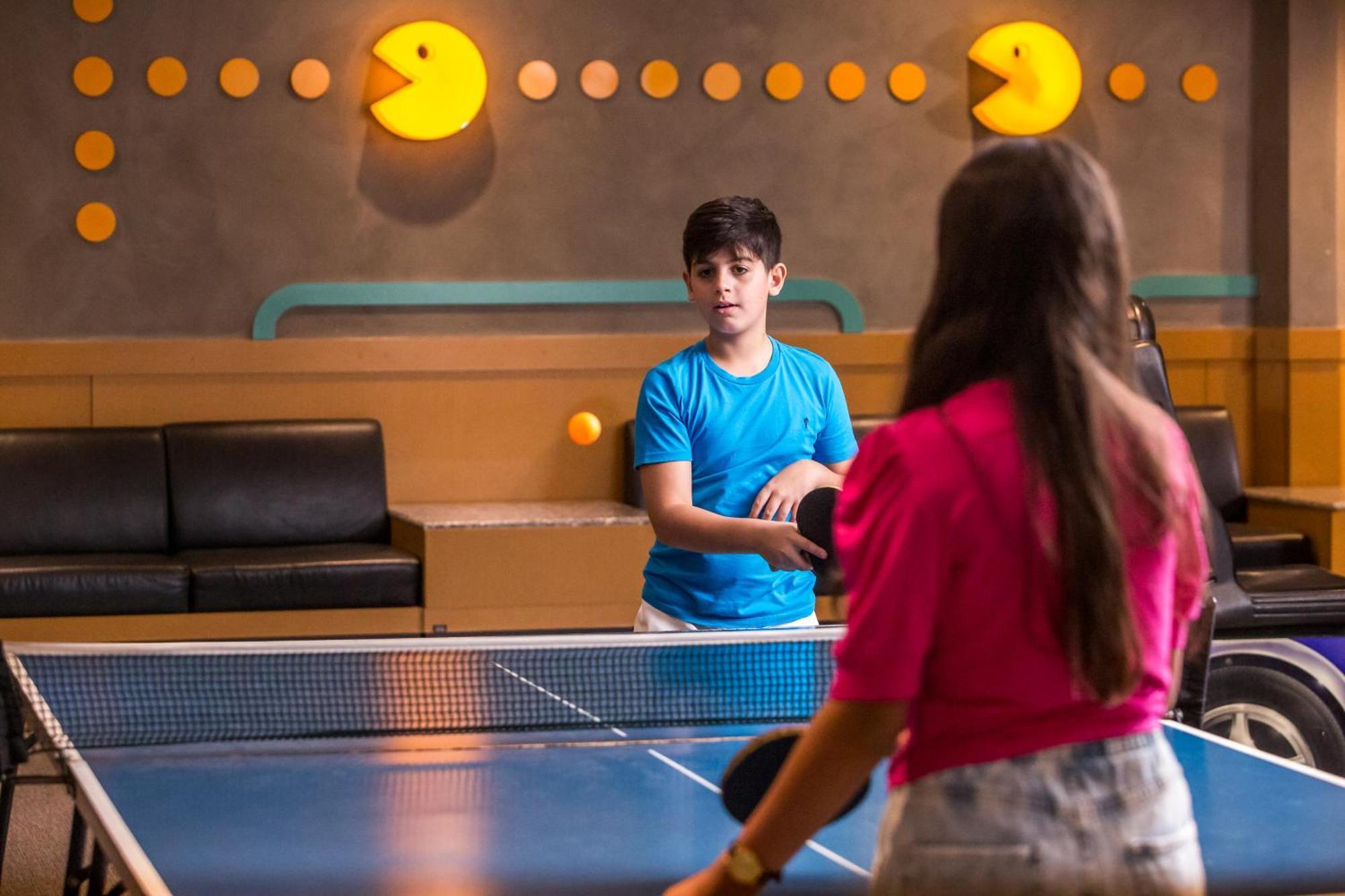Blue Tree Thermas De Lins Resort Exteriör bild Table tennis at the hotel