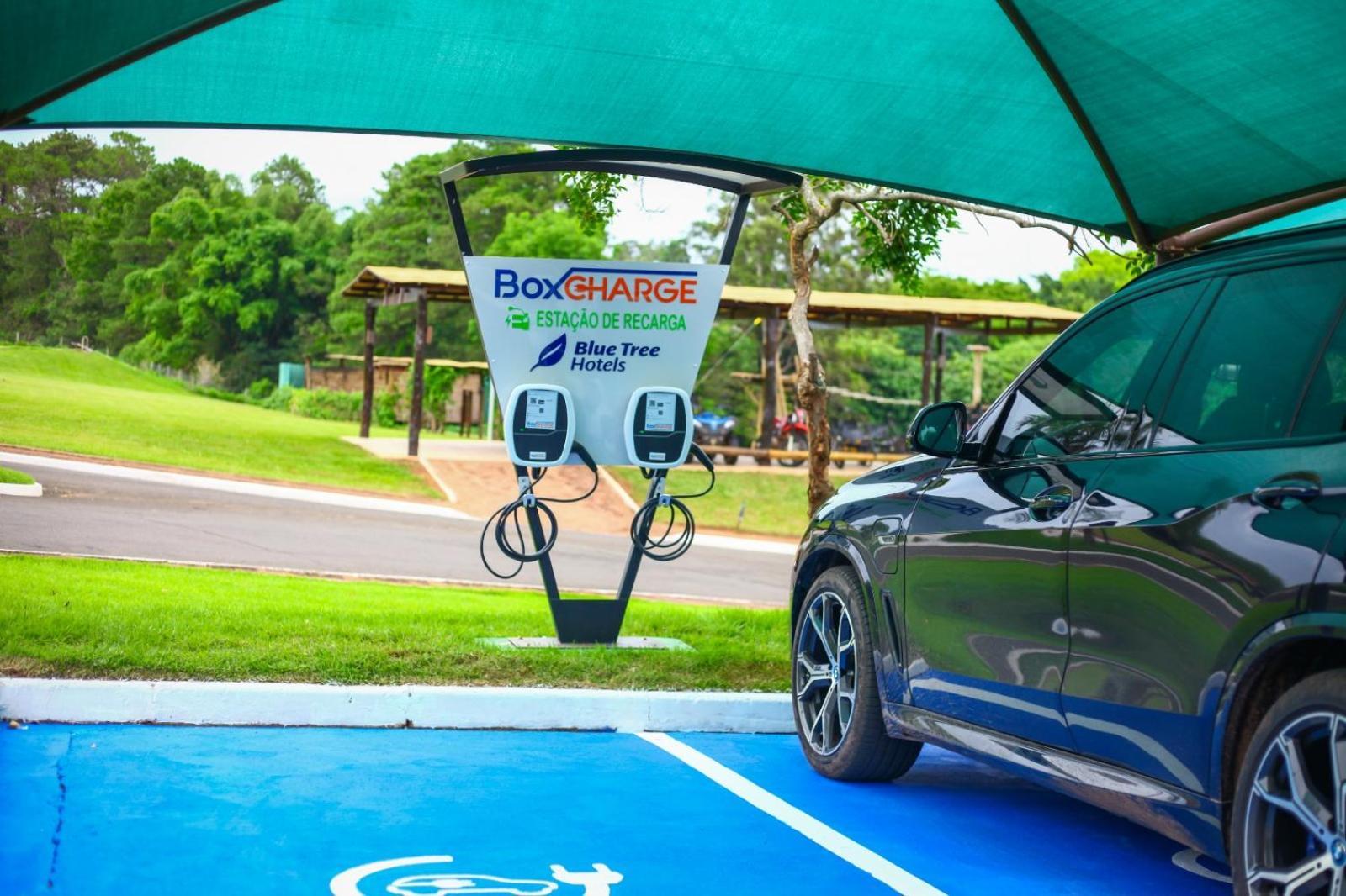 Blue Tree Thermas De Lins Resort Exteriör bild Electric vehicle charging station at the Sunshine Coast Airport