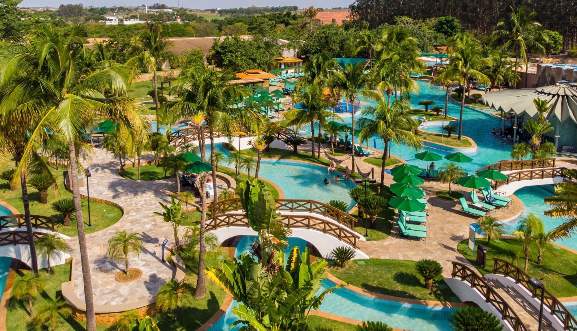 Blue Tree Thermas De Lins Resort Exteriör bild The resort's lagoon